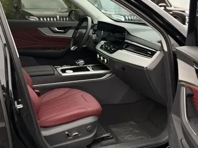 Hongqi Hongqi HS5 2024, 16000 км, за 14115.41 USD