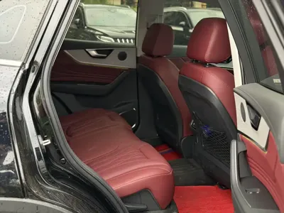 Hongqi Hongqi HS5 2024, 16000 км, за 14115.41 USD