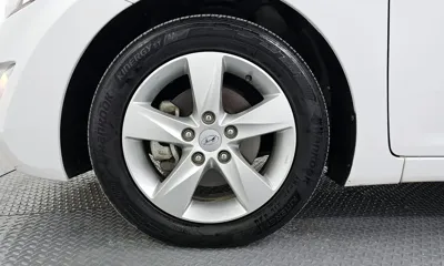 Hyundai Avante 2013, 115010 км, за 3633.96 USD