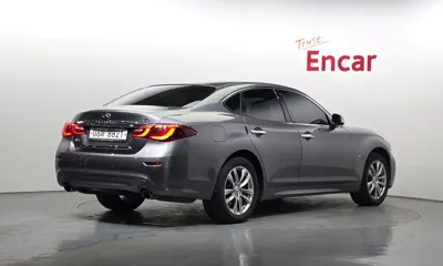 Infiniti Q70 2018, 104800 км, за 6276.84 USD