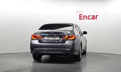 Infiniti Q70 2018, 104800 км, за 6276.84 USD