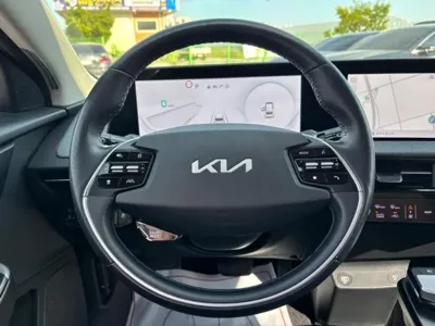 Kia EV6 2023, 88131 км, за 4299.68 USD - фото 10