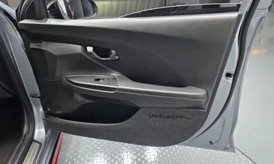 Hyundai Veloster 2019, 65937 км, за 9780.75 USD - фото 24