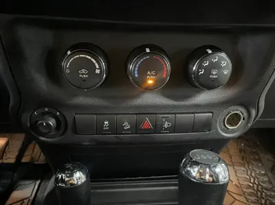 Jeep Wrangler 2013, 102529 км, за 10373.31 USD - фото 14