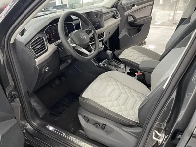 Volkswagen Tayron 2022, 18000 км, за 28435.6 USD