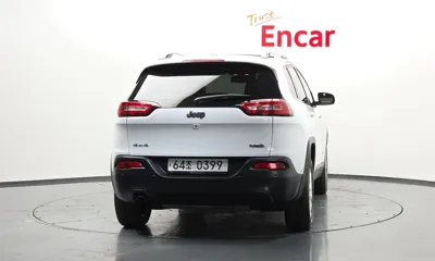 Jeep Cherokee 2016, 105053 км, за 4820.85 USD