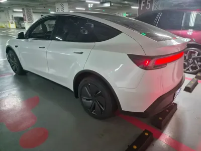 Tesla Model Y 2026, 500 км, за 22827.37 USD