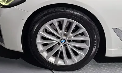 BMW 5-Series 2021, 48227 км, за 28179.18 USD