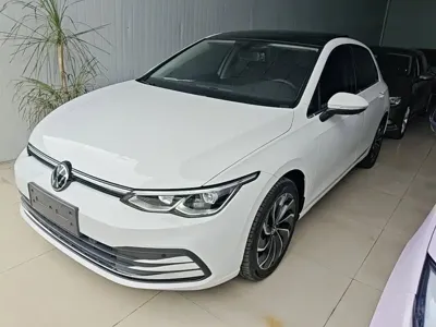 Volkswagen Golf 2024, 3700 км, за 14645.57 USD