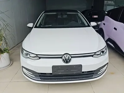 Volkswagen Golf 2024, 3700 км, за 14645.57 USD