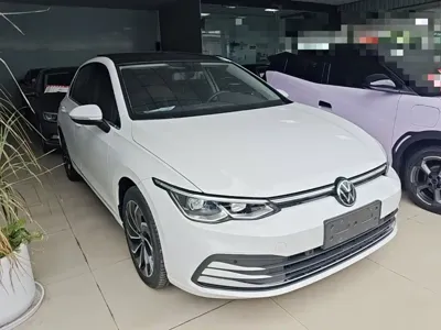 Volkswagen Golf 2024, 3700 км, за 14645.57 USD