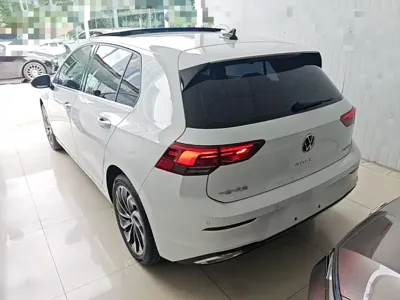 Volkswagen Golf 2024, 3700 км, за 14645.57 USD