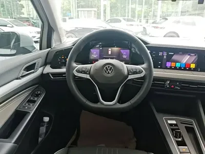 Volkswagen Golf 2024, 3700 км, за 14645.57 USD - фото 11