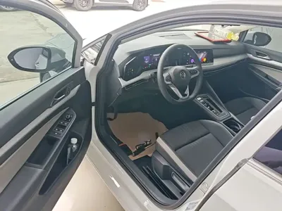 Volkswagen Golf 2024, 3700 км, за 14645.57 USD - фото 16