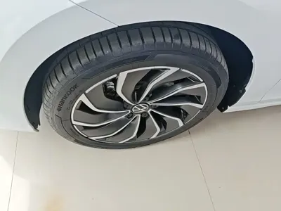 Volkswagen Golf 2024, 3700 км, за 14645.57 USD - фото 23