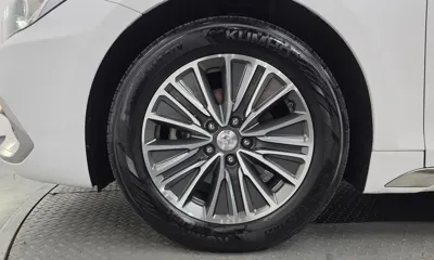 Hyundai Grandeur 2018, 153136 км, за 10863.92 USD