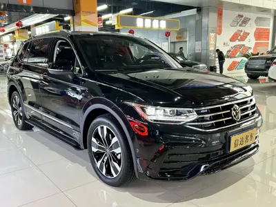Volkswagen Tiguan L 2025, 17000 км, за 20038.53 USD