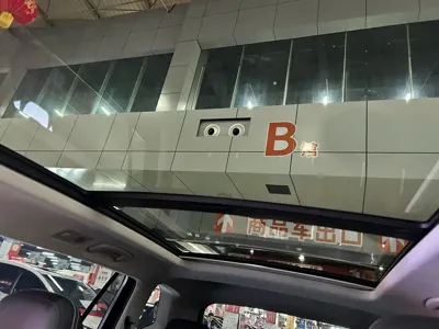 Volkswagen Tiguan L 2025, 17000 км, за 20038.53 USD - фото 8