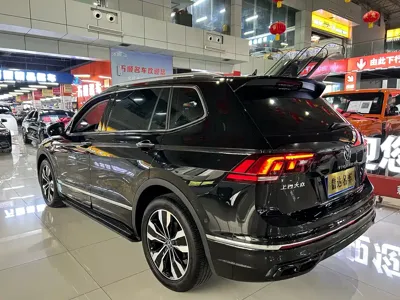 Volkswagen Tiguan L 2025, 17000 км, за 20038.53 USD - фото 10