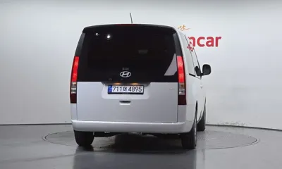 Hyundai Staria 2025, 9647 км, за 24391.87 USD