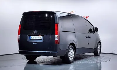 Hyundai Staria 2023, 72066 км, за 16410.66 USD