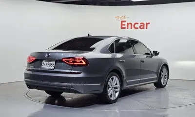 Volkswagen Passat 2018, 58317 км, за 8125.85 USD