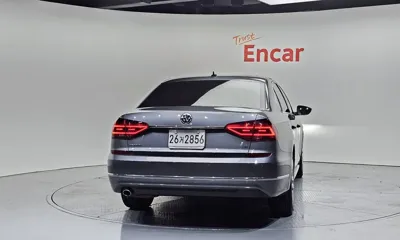 Volkswagen Passat 2018, 58317 км, за 8125.85 USD