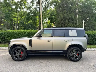Land Rover Defender 2025, 1800 км, за 112651.29 USD