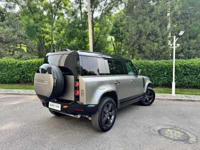 Land Rover Defender 2025, 1800 км, за 112651.29 USD