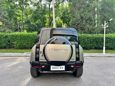 Land Rover Defender 2025, 1800 км, за 112651.29 USD
