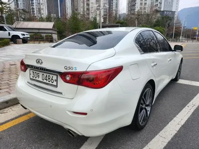 Infiniti Q50 2016, 94000 км, за 4485.47 USD
