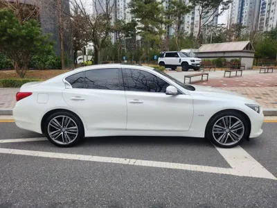 Infiniti Q50 2016, 94000 км, за 4485.47 USD