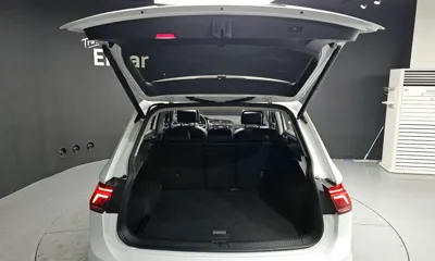 Volkswagen Tiguan 2021, 122305 км, за 17773.37 USD - фото 20