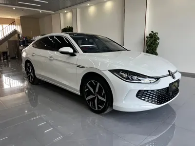 Volkswagen Lamando 2023, 32000 км, за 17346.9 USD