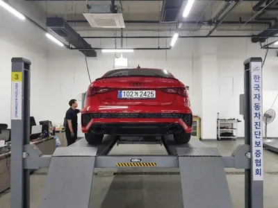 Audi RS3 2024, 23286 км, за 41929.39 USD
