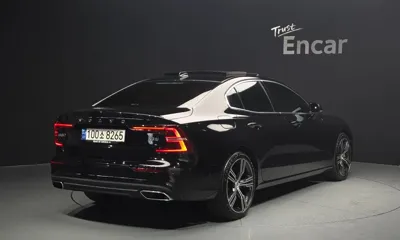 Volvo S60 2021, 78455 км, за 14821.55 USD