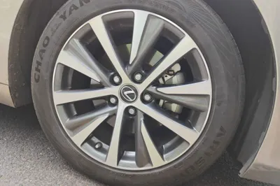 Lexus ES 2018, 116800 км, за 27523 USD - фото 8