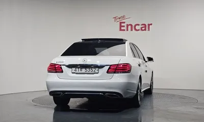 Mercedes-Benz E-Class 2014, 88324 км, за 6805.42 USD