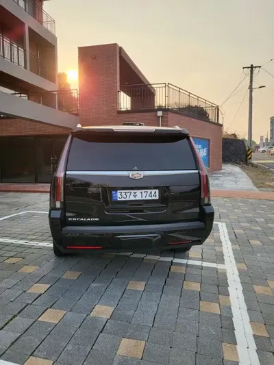 Cadillac Escalade 2018, 116000 км, за 23727.48 USD