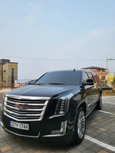 Cadillac Escalade 2018, 116000 км, за 23727.48 USD