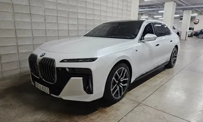 BMW 7-Series · 2023 год