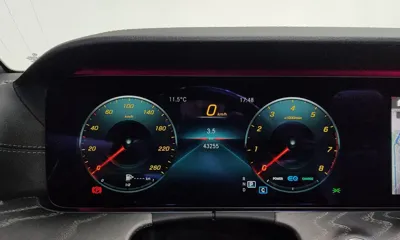 Mercedes-Benz E-Class 2021, 43255 км, за 34373.37 USD - фото 8