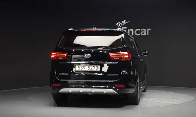 Kia Canival 2019, 106028 км, за 10206.07 USD