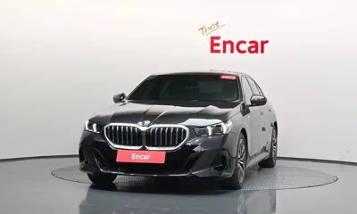 BMW 5-Series 2025, 8101 км, за 44975.13 USD