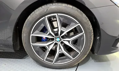 BMW 5-Series 2025, 8101 км, за 44975.13 USD