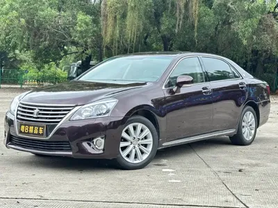 Toyota Crown · 2014 год