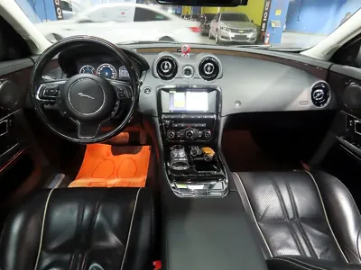 Jaguar XJ 2016, 175000 км, за 11125.82 USD