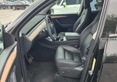 Tesla Model Y 2024, 38637 км, за 5592.75 USD