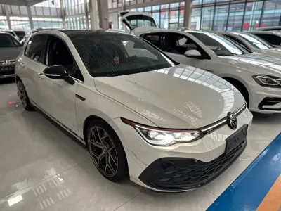 Volkswagen Golf GTI 2023, 23000 км, за 22661.28 USD