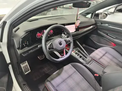Volkswagen Golf GTI 2023, 23000 км, за 22566.54 USD - фото 6